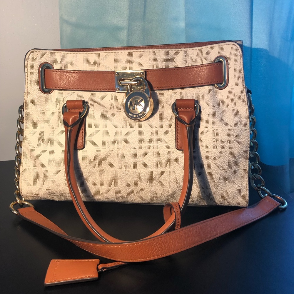 Gorgeous Michael Kors Gold Leather Logo Purse